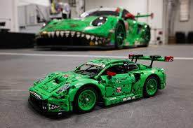 LEGO سيارة